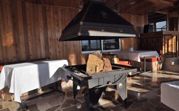 L’IMAGE DU JOUR – Cheminée dans les Cèdres