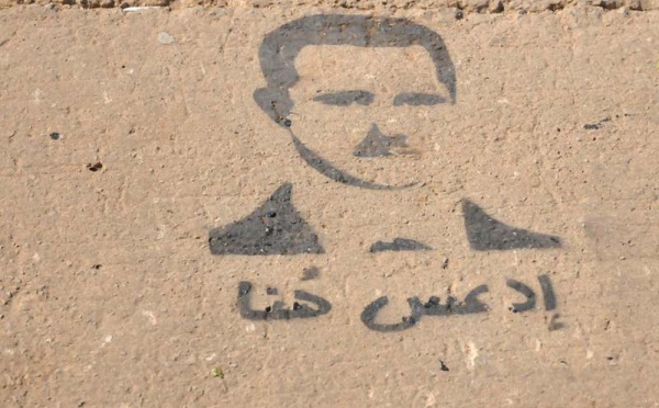 L’IMAGE DU JOUR – Assad par terre