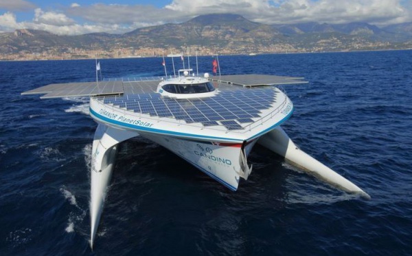 Réussite du premier tour du monde à l’énergie solaire