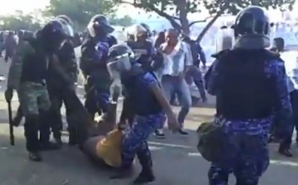 Maldives: Résoudre la crise politique