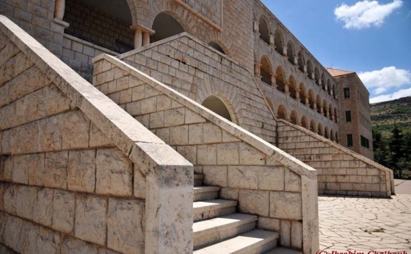 L’IMAGE DU JOUR – Construction géante dans un village