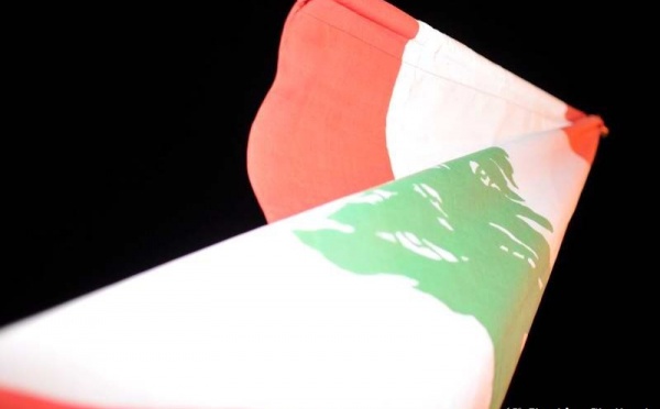 L’IMAGE DU JOUR – Le drapeau se replie