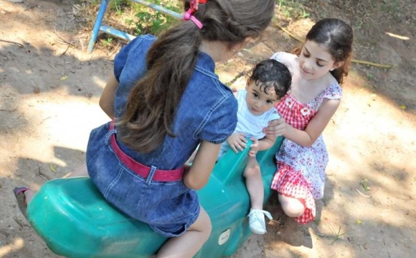 L’IMAGE DU JOUR – Jeux d'enfants à l'orphelinat