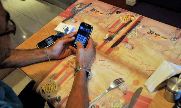 L’IMAGE DU JOUR – Dépendance au téléphone portable