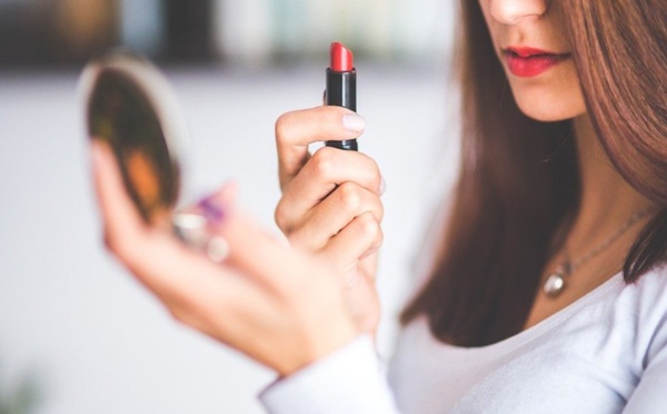 Beauté : une potentielle libération des femmes de l'injonction du maquillage