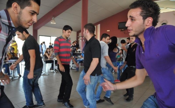 L’IMAGE DU JOUR – Cérémonie à la Fac