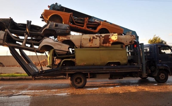 L’IMAGE DU JOUR – Voitures usées