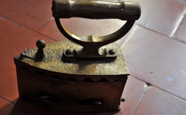 L’IMAGE DU JOUR – Ancien fer à repasser
