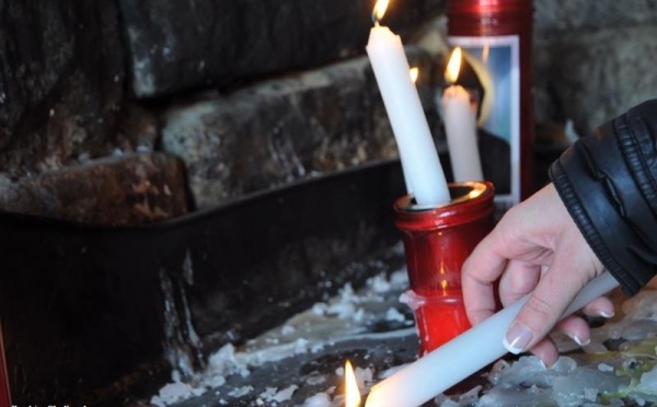 L’IMAGE DU JOUR – Allumer une bougie