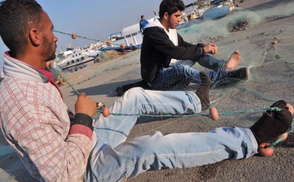 L’IMAGE DU JOUR – Réparer le filet