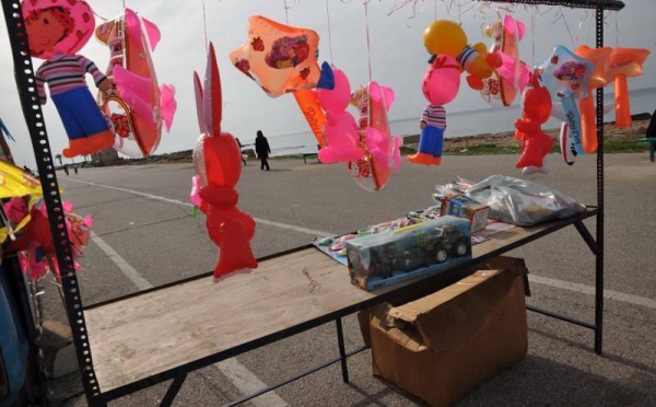 L’IMAGE DU JOUR – Jouets dans la rue