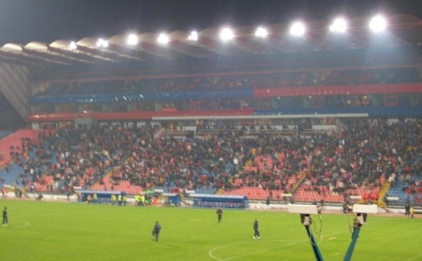 Les Roumains fêtent la victoire de l’équipe Steaua Bucureşti contre les Hollandais