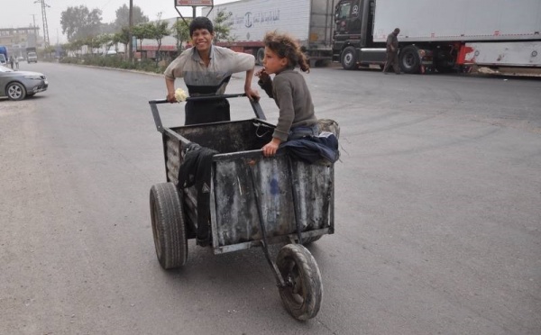 L’IMAGE DU JOUR – Promenade des enfants travailleurs