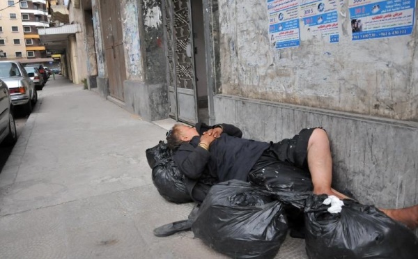 L’IMAGE DU JOUR – Lit dans la rue