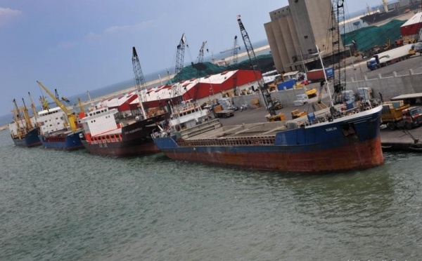 L’IMAGE DU JOUR – Navires en attente