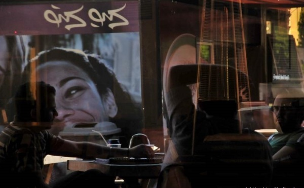 L’IMAGE DU JOUR – Autour d’une tasse de café