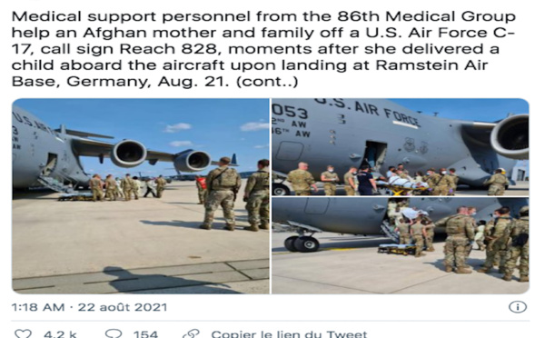 Une Afghane met au monde un bébé dans l’avion qui l’évacue