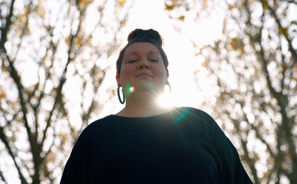 Mathilde chante l'Hymne des Femmes contre les violences faites aux femmes