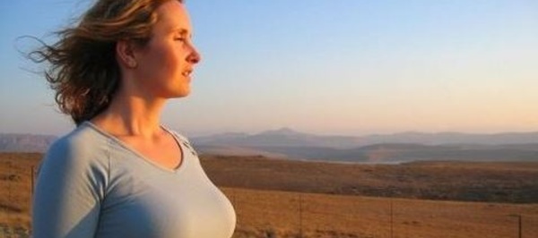 Les femmes qui tiennent le monde dans leur main