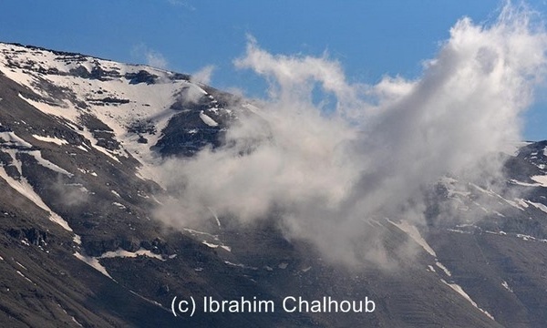 Nuage sur la montagne
