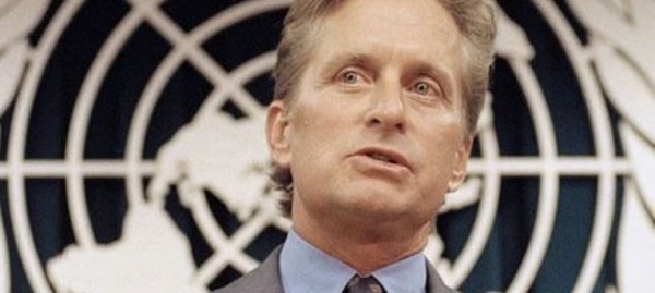 Michael Douglas encourage les jeunes à agir en faveur du désarmement