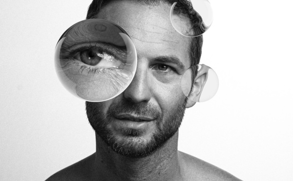 Nicolas Réal colle des Gommettes en chanson