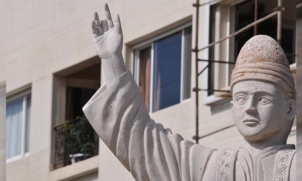 IMAGE DU JOUR – Statue au doigt cassé