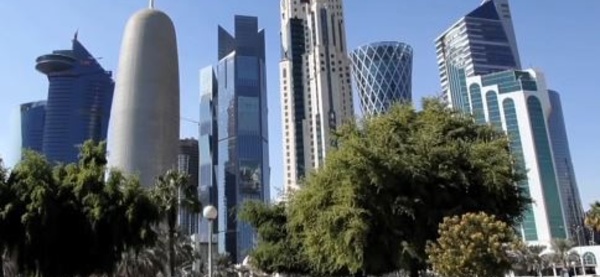 Qatar: Protéger les femmes et les migrants