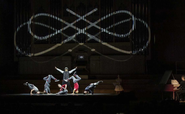 Flying Bach arrive aux Folies Bergère à Paris le 29 novembre 2022