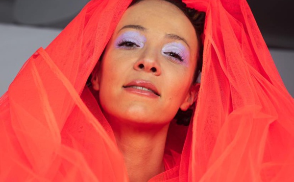 Elodie Rama nous offre le superbe single Les Voiles