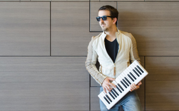 Julien Simoni nous met de bonne humeur avec Conspiracy Song