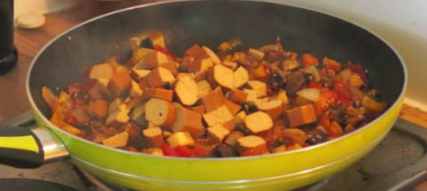 RECETTES EN VIDÉO - Poêlée provençale et tofu épicé 