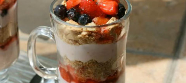 RECETTES EN VIDÉO - Parfait aux fruits et yaourt
