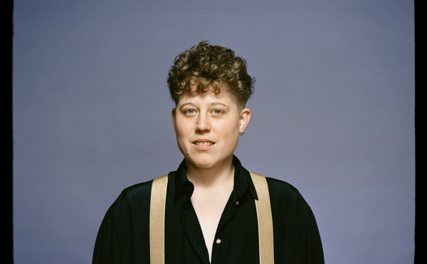 Samuele se dévoile avec l'album Une paillette dans l'engrenage