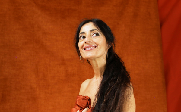 Christina Rosmini chante le soleil avec l'album INTI