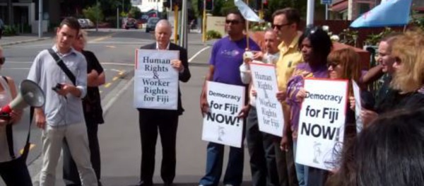 Fidji: Violences perpétrées par des militaires contre un sexagénaire