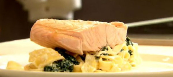 RECETTES EN VIDÉO - Tagliatelles à la crème d’épinards et saumon poché