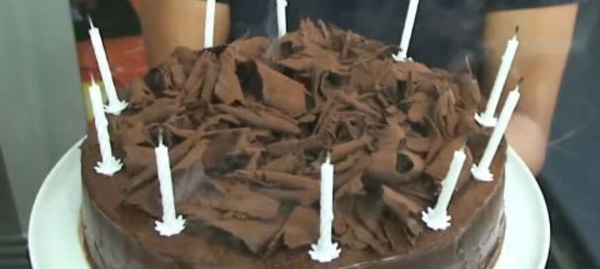 RECETTES EN VIDÉO - Gâteau anniversaire 100% chocolat