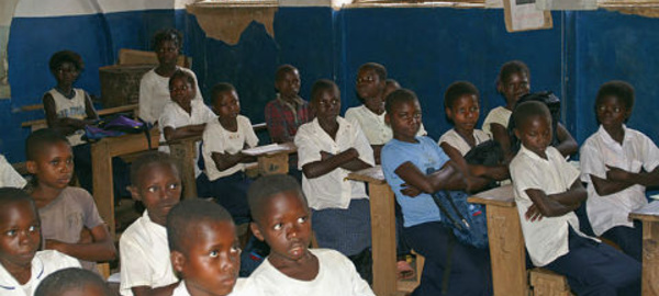 Sud-Kivu: Des écoliers dans la brousse