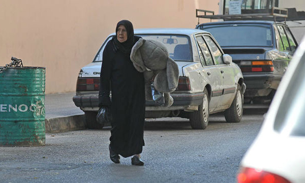 L'IMAGE DU JOUR: Vieille dame avec peluche
