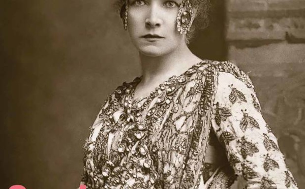 "Sarah Bernhardt, et la femme créa la star"
