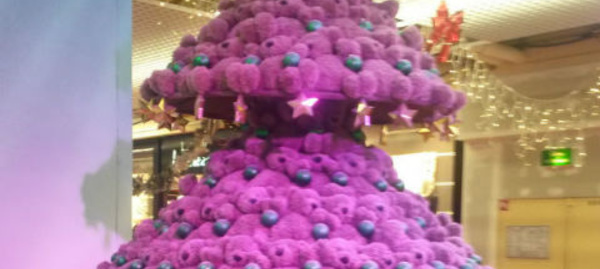 Au pôle Nord, le père Noël croule sous les lettres...