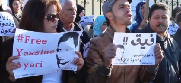 Tunisie: Un blogueur maintenu en détention par un tribunal militaire