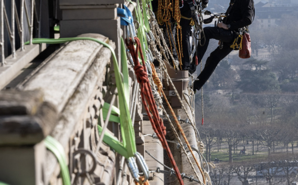 Au sommet de l'architecture parisienne : Les cordistes de Jarnias, gardiens des hauteurs et de l'histoire