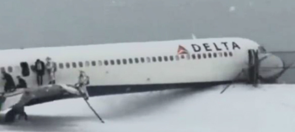 Le fait divers de la semaine 10: Un avion dérape dans la neige