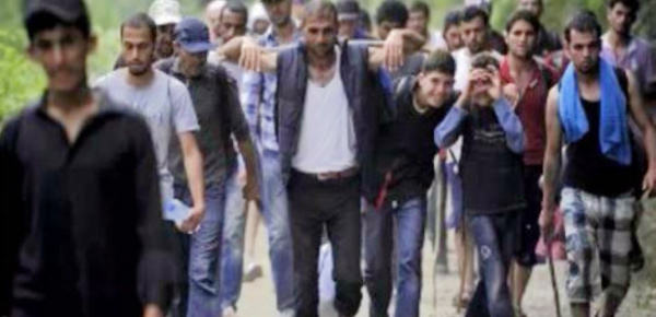 Balkans: Des réfugiés et des migrants frappés par la police