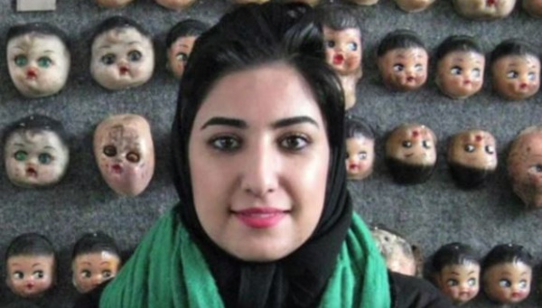 Iran: Une dessinatrice satirique incarcérée et soumise à un test de virginité