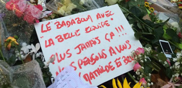 Attentats à Paris: Comment s'en remettre et faire face à l'avenir