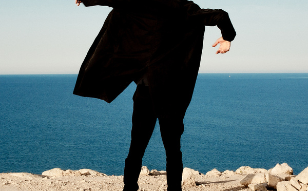 Homme Bleu hanté par le rock avec l'album Dark Matter