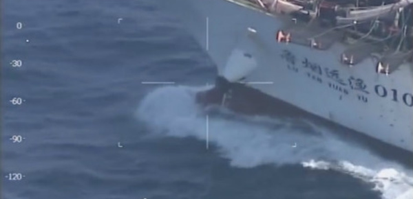 Les gardes-côtes argentins coulent un navire de pêche chinois